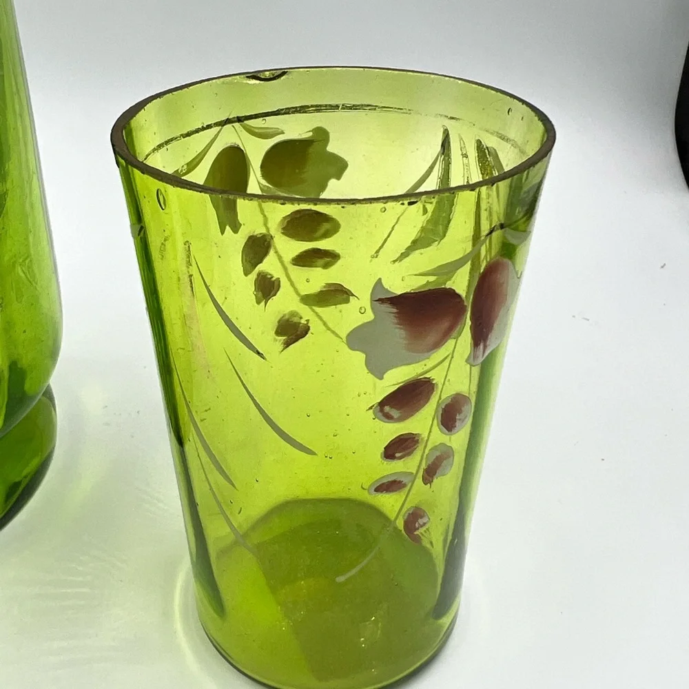ANTIQUE EMERALD GREEN HAND-PAINTED BLOWN GLASS LEMONADE PITCHER & 4 GLASSES - Picture 2 of 8